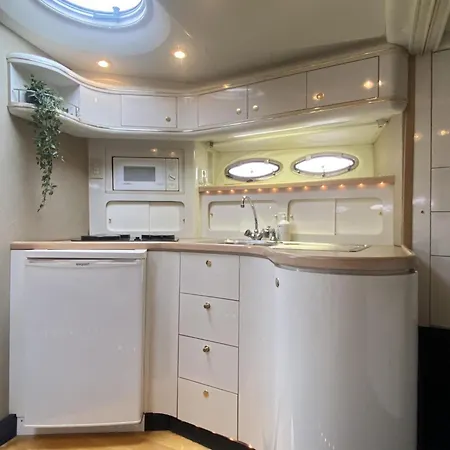 Ferienhaus Boot Singa *